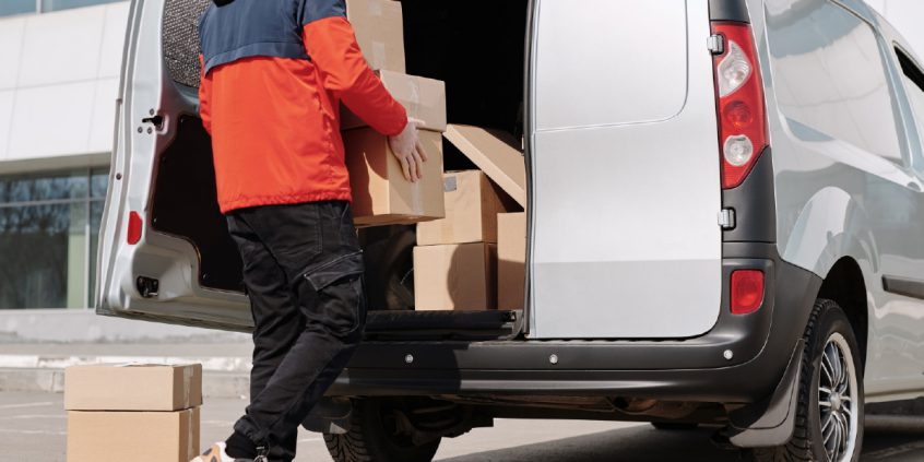 DELIVERY DRIVER PACKING VAN
